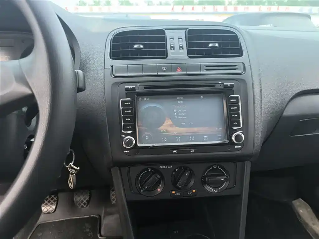Volkswagen Polo 2016 1.4L Manual Trend фото 13