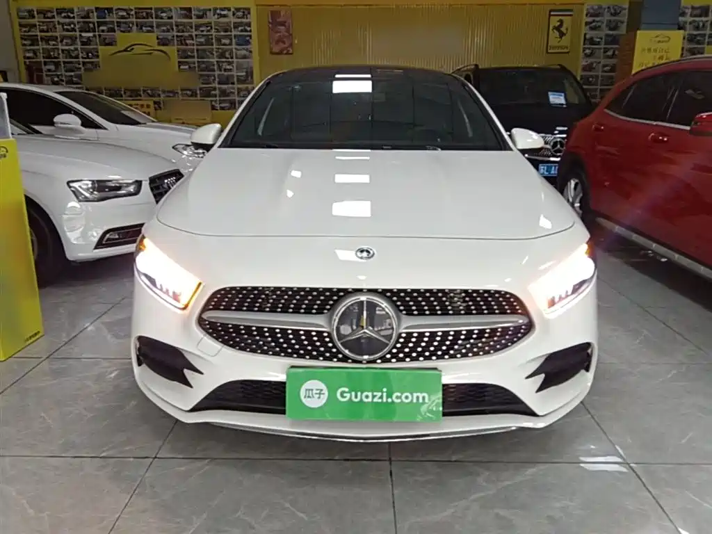 Mercedes-Benz A-Class 2019 Facelift A 200 L Sports Sedan фото 3