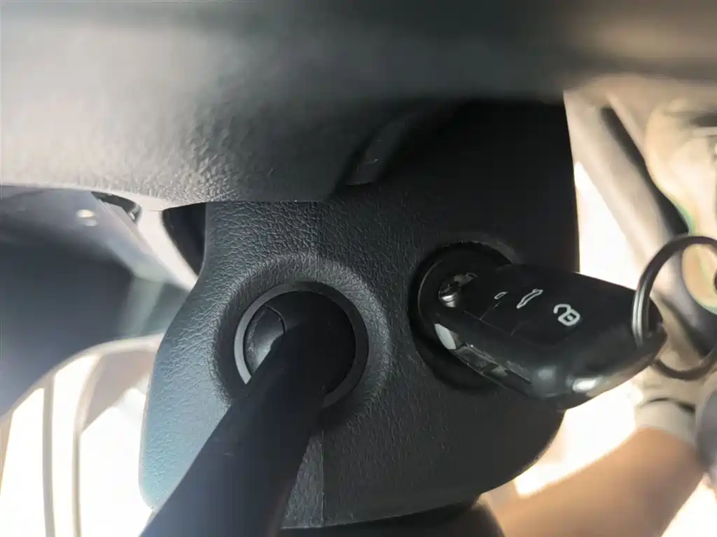 Volkswagen Polo 2016 1.4L Manual Trend фото 9