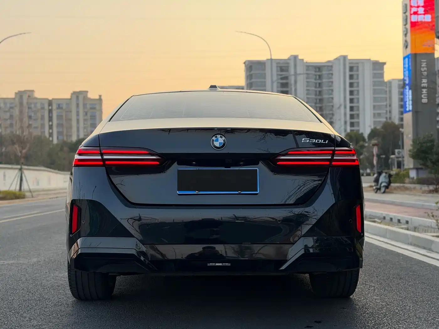BMW 5 Series 2025 530Li Leading M Sport Package фото 12