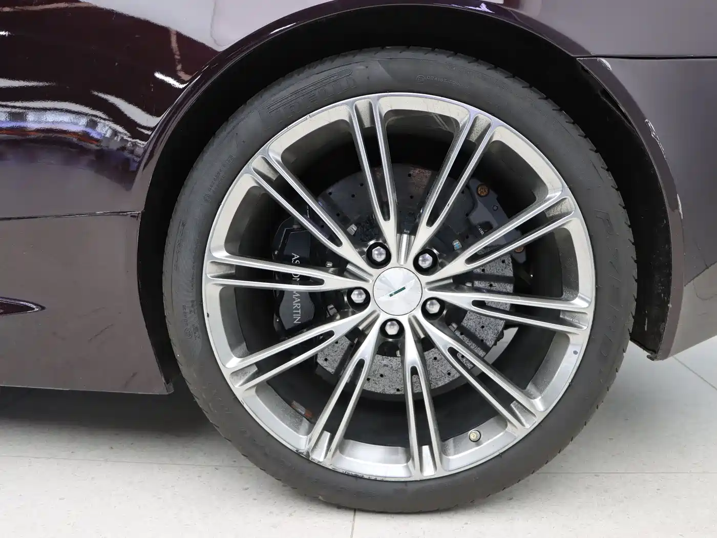 Aston Martin Virage 2012 6.0 Coupe фото 28