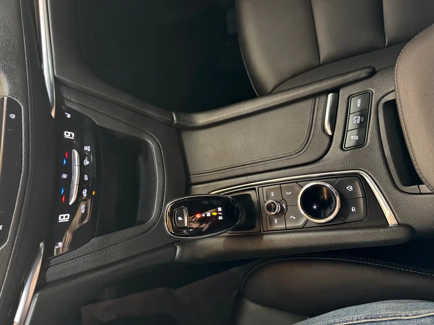 Cadillac XT5 2022 2.0T 2WD Luxury фото 8