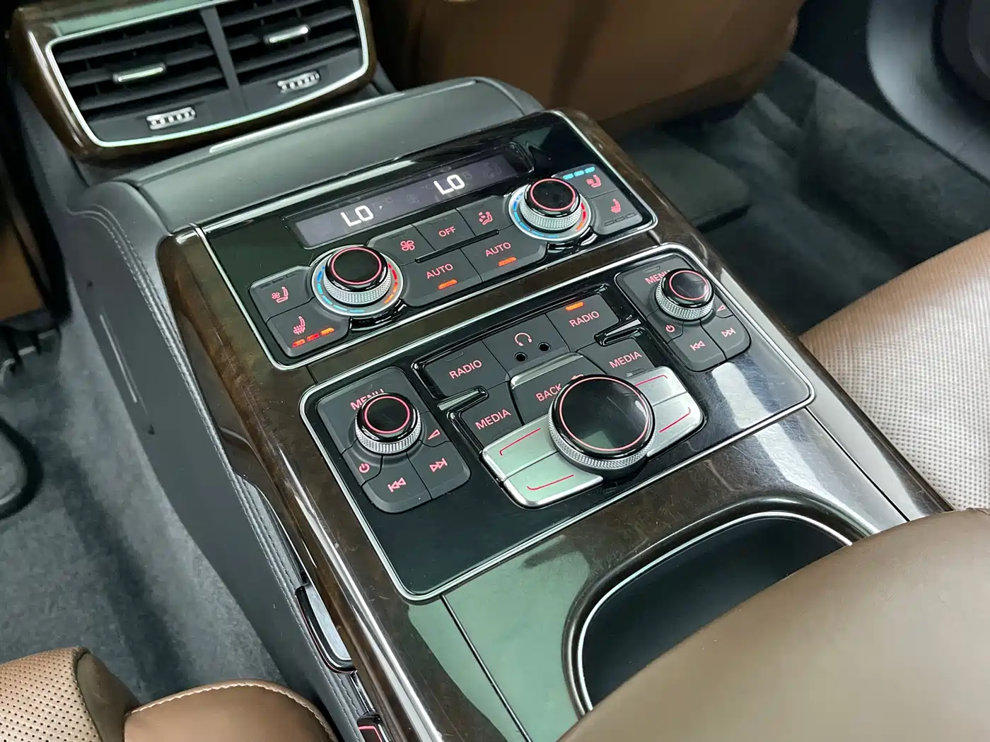 Photo 12 - Audi A8