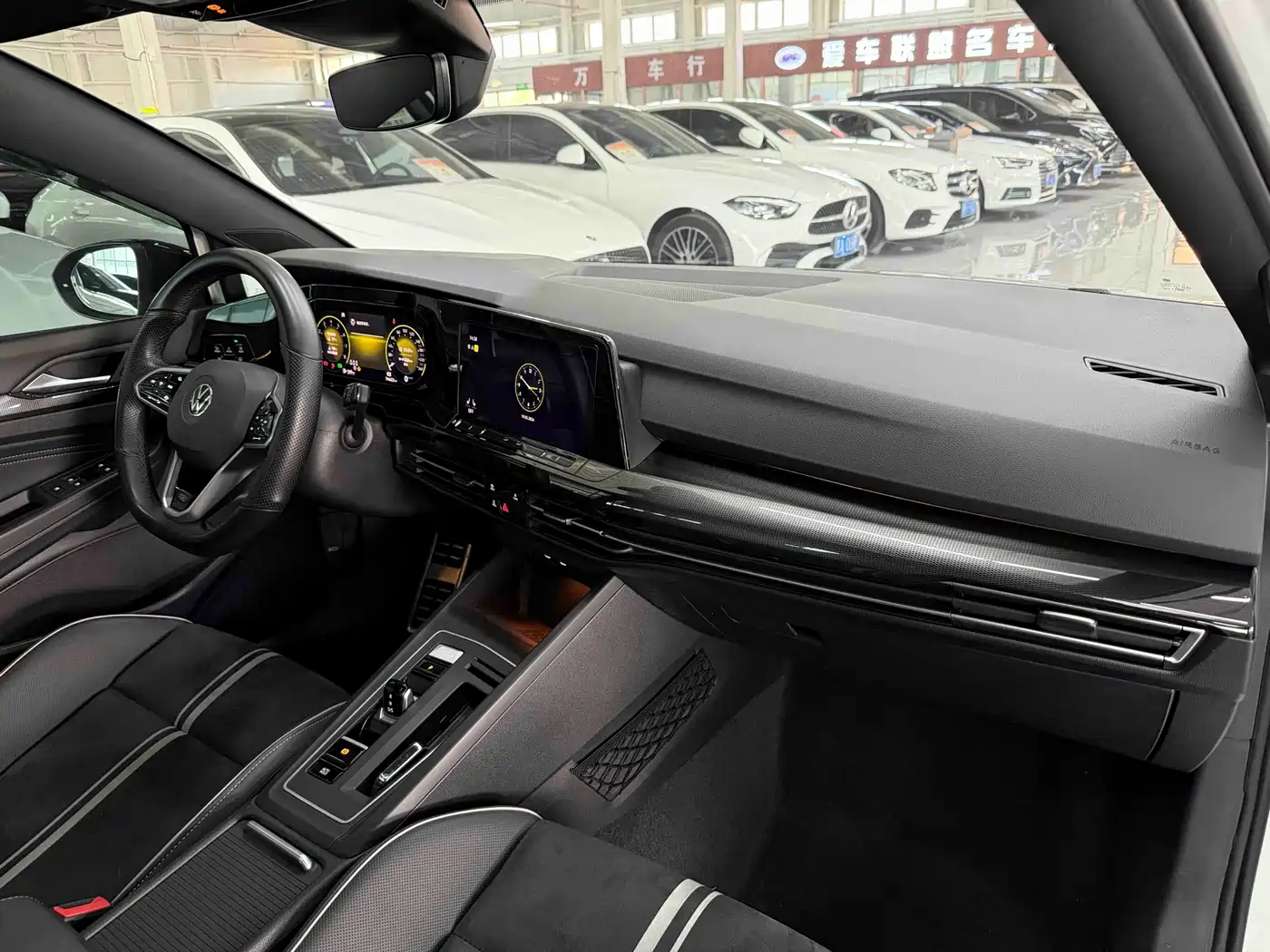 Volkswagen Golf 2021 280TSI DSG R-Line фото 18