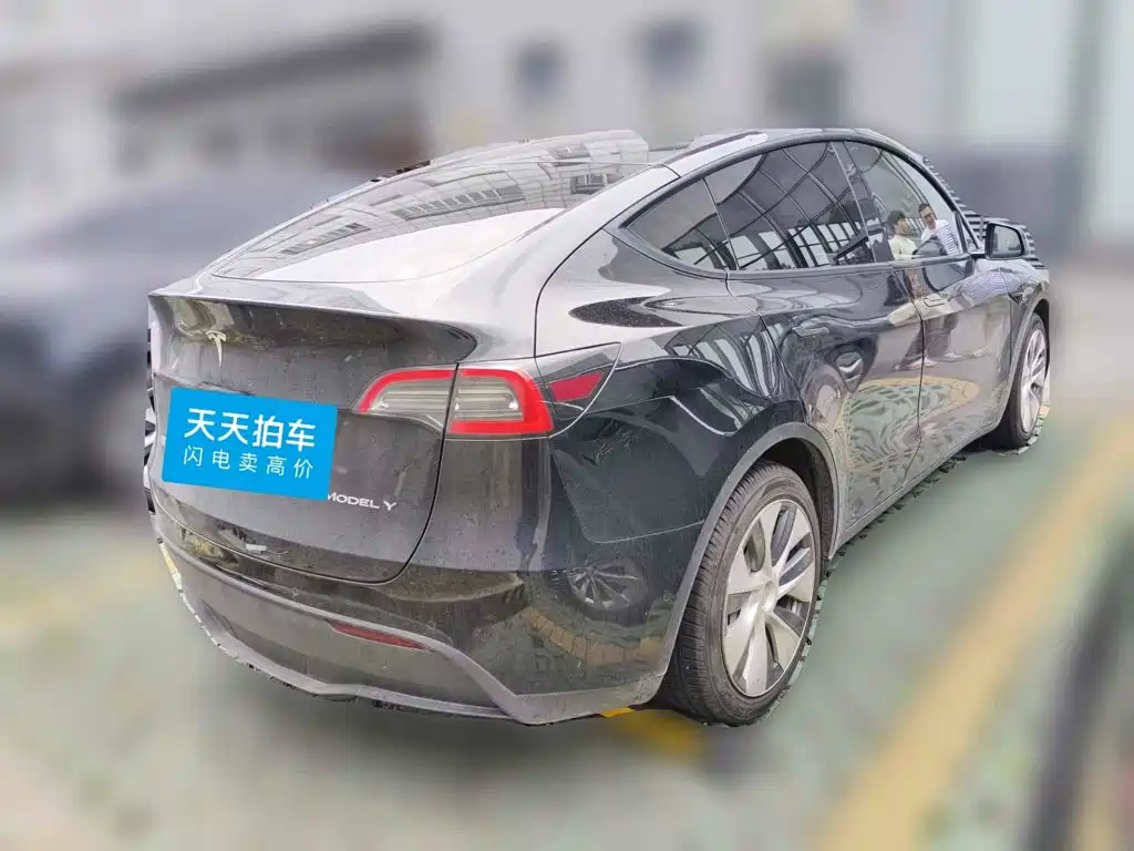 Photo 2 - Tesla Model Y