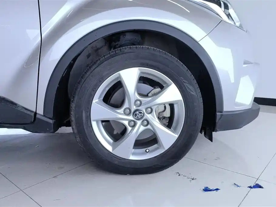 Toyota C-HR 2020 Model 2.0L Elite фото 6
