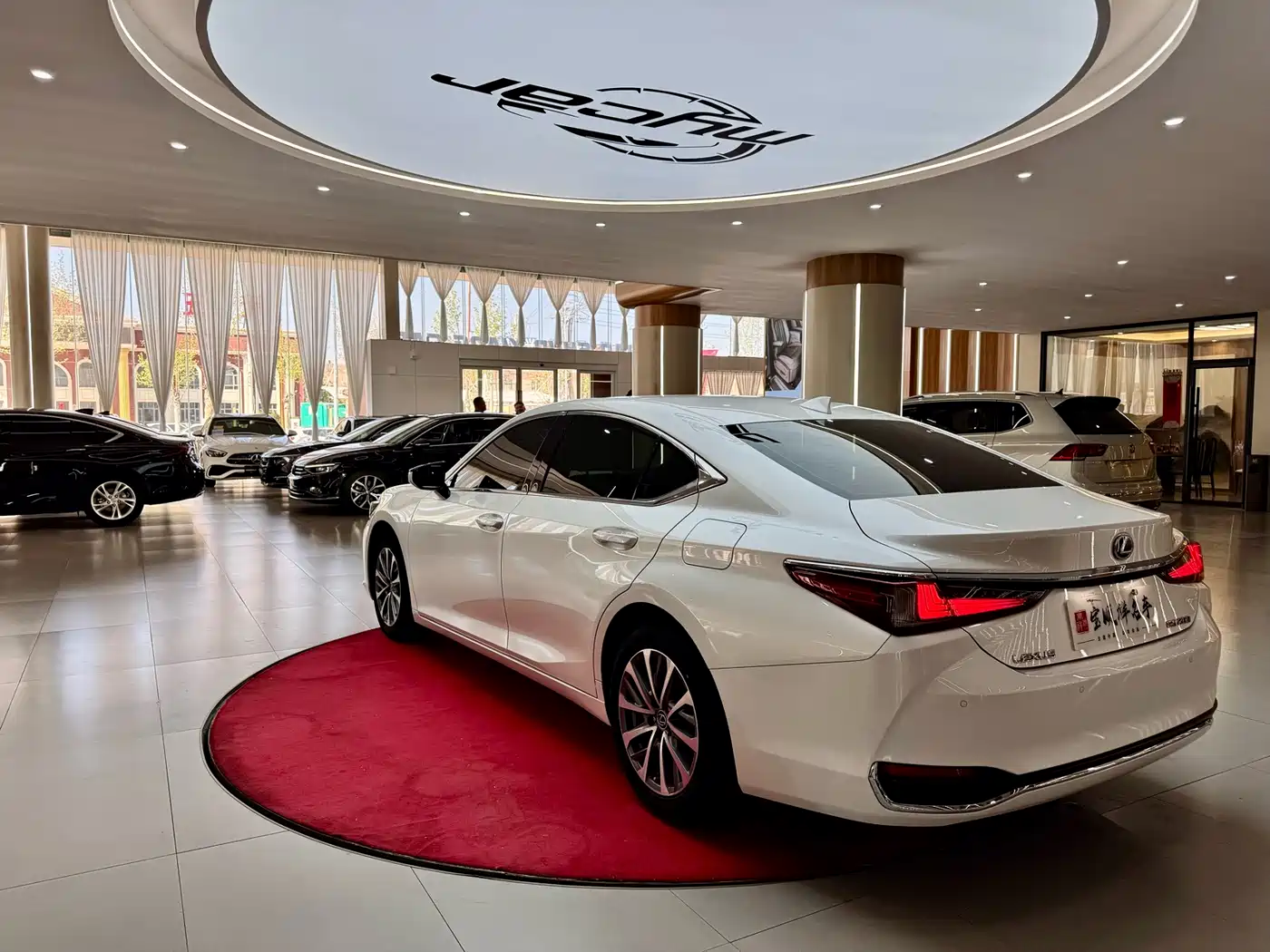 Lexus ES 2023 200 Excellence Edition фото 7
