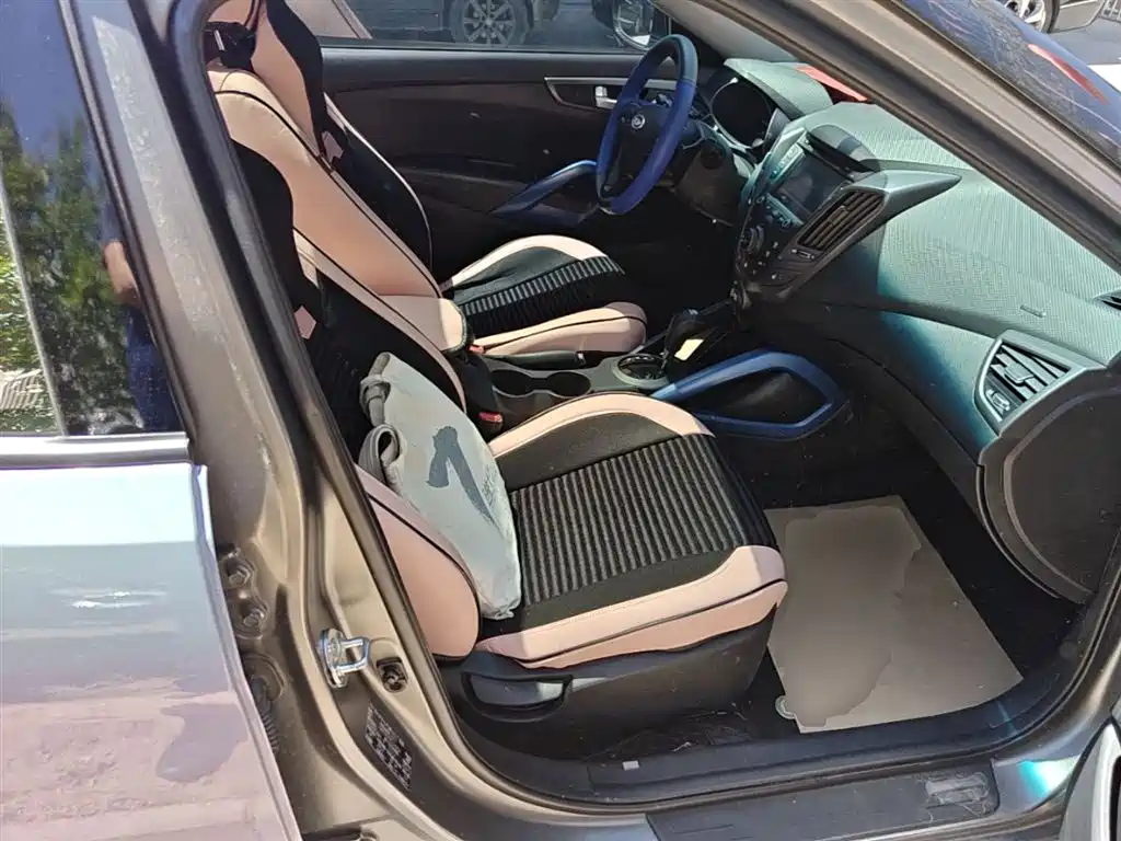 Hyundai Veloster 2012 1.6T Automatic Luxury фото 25