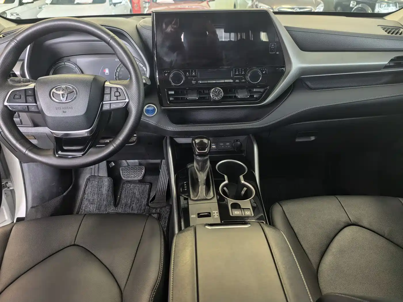 Toyota Highlander 2022 Model Dual Engine 2.5L 4WD Premium Edition 7-Seater фото 10