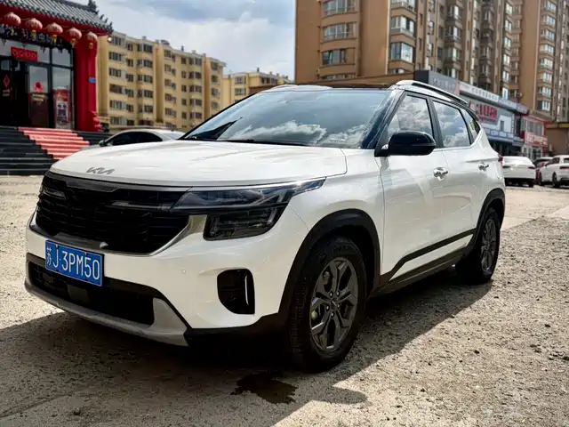 Kia Seltos 1.5L CVT, Люкс