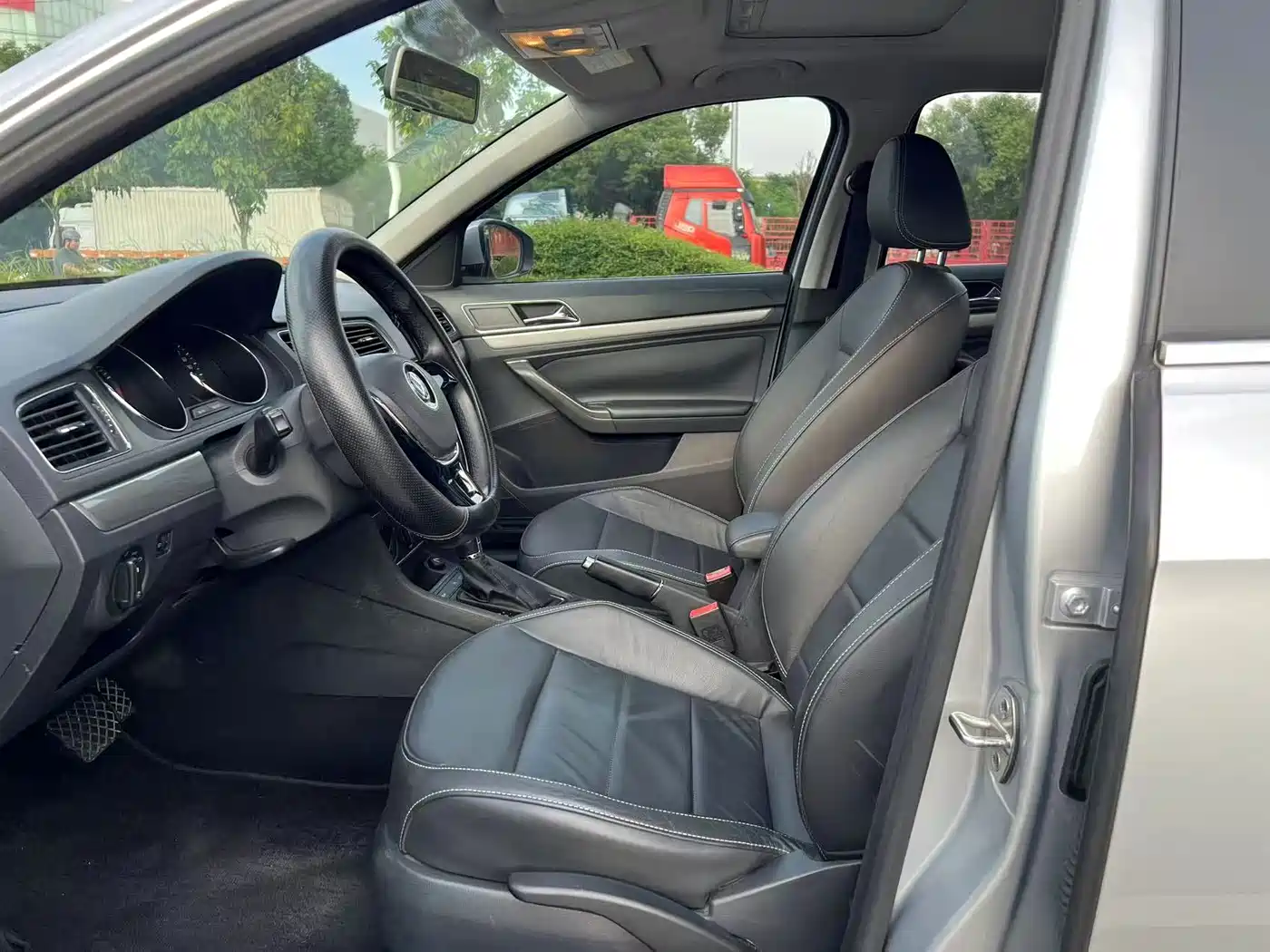 Фото 9 - Volkswagen Lavida