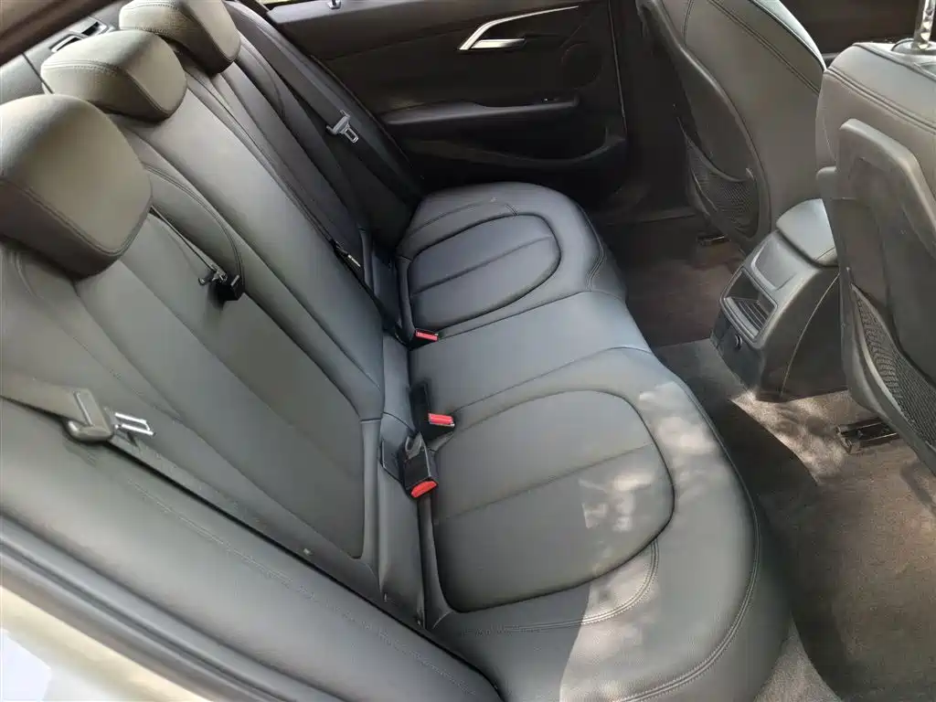 BMW 1 Series 2017 118i Sport фото 17