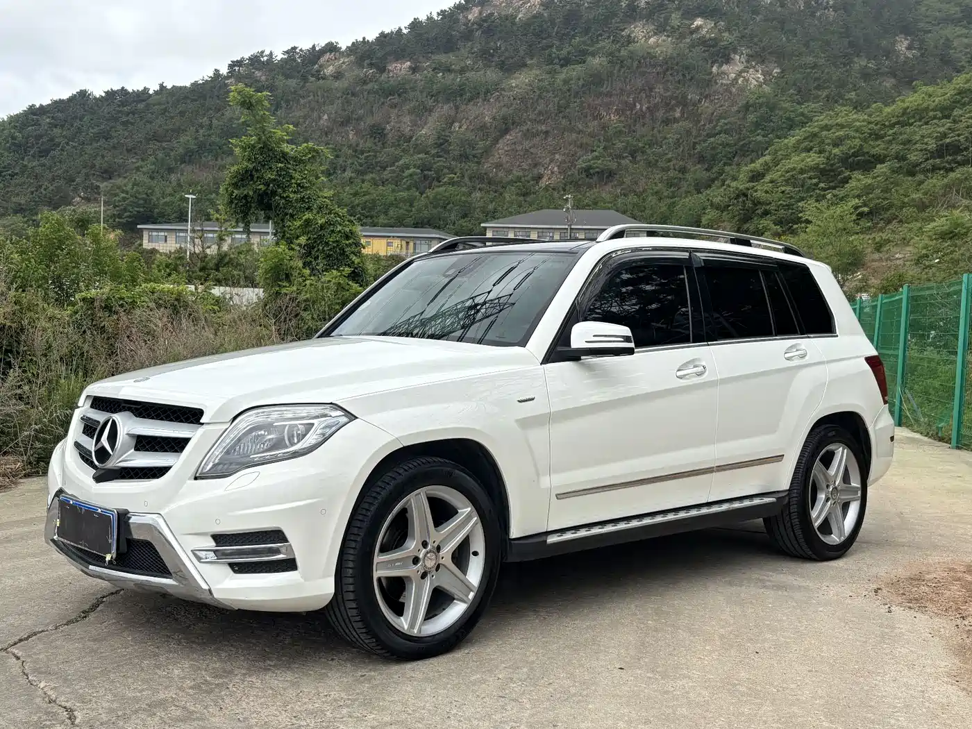 Mercedes-Benz GLK-Class 2015 GLK 300 4MATIC Luxury Ultimate Edition
