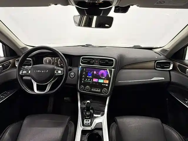 Lynk & Co 01 2019 2.0T 2WD Pro Edition China V фото 9
