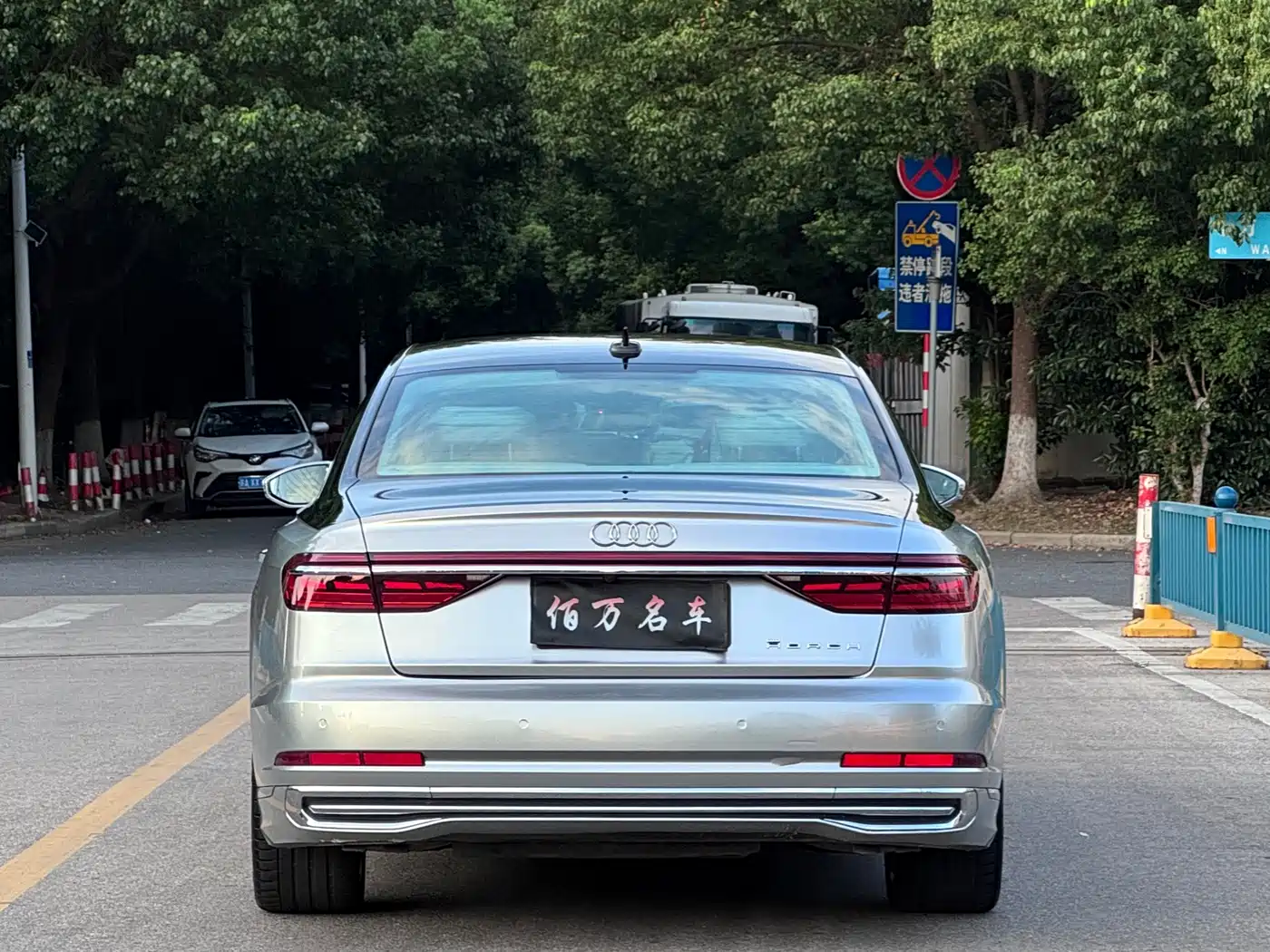 Фото 5 - Audi A8