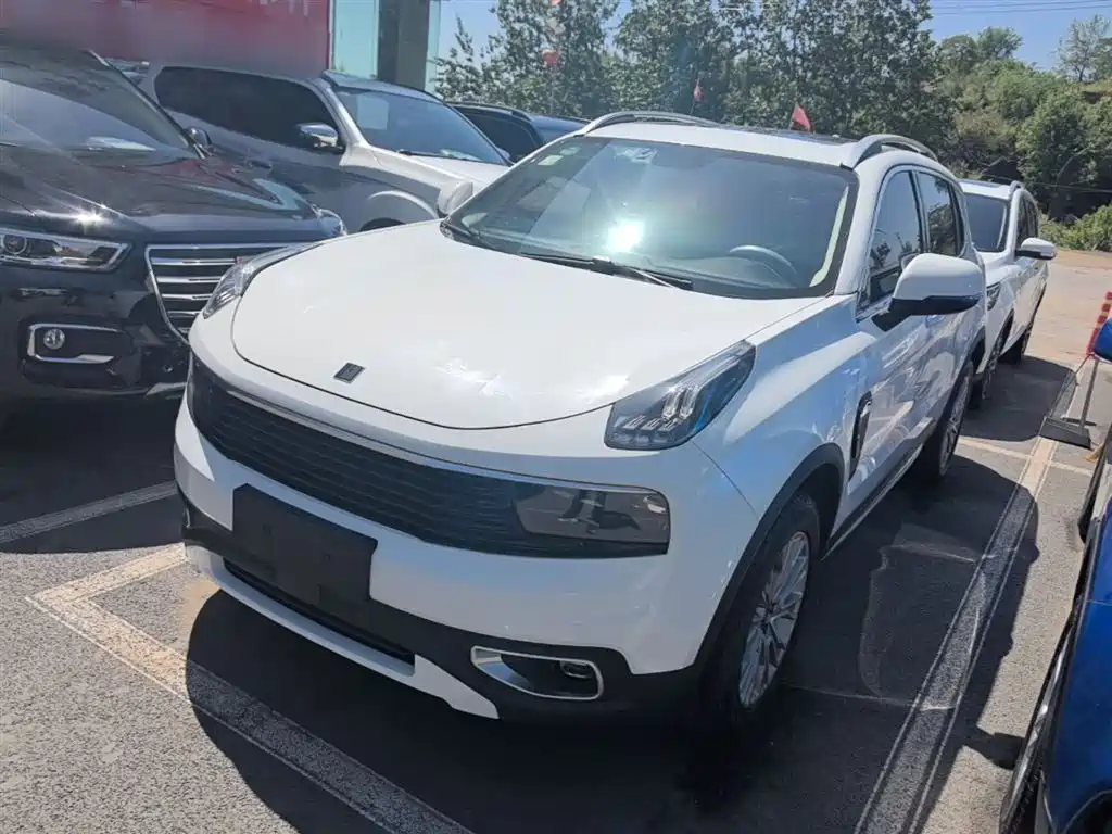 Lynk & Co 01 2018 2.0T 2WD Type+ Edition фото 2