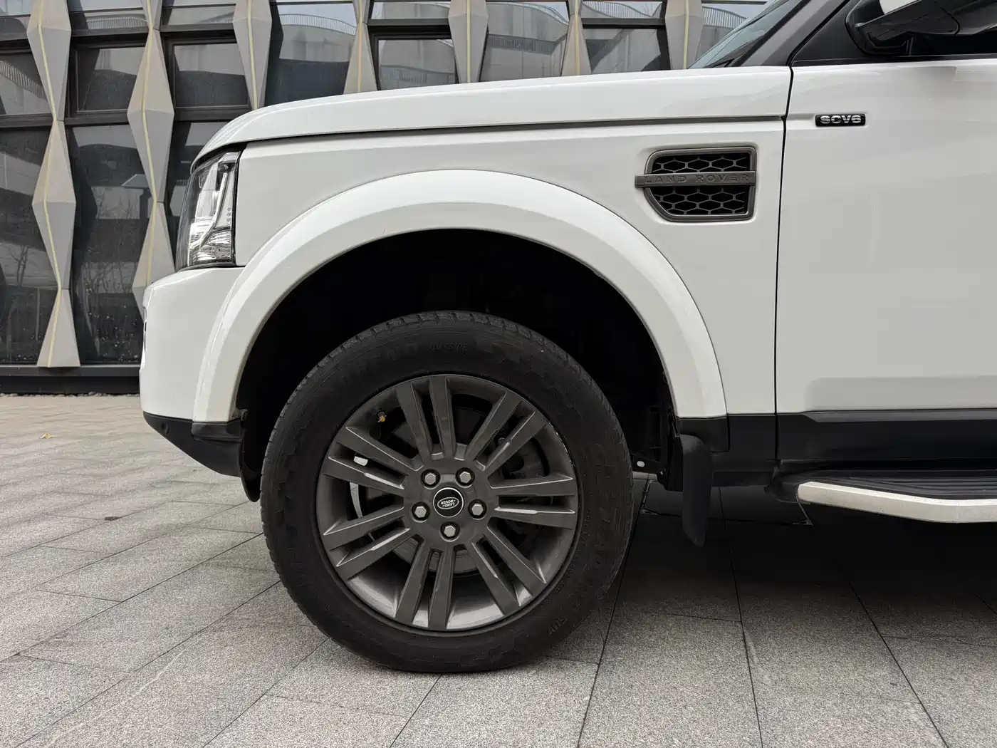 Land Rover Discovery 2016 3.0 SC V6 HSE фото 4