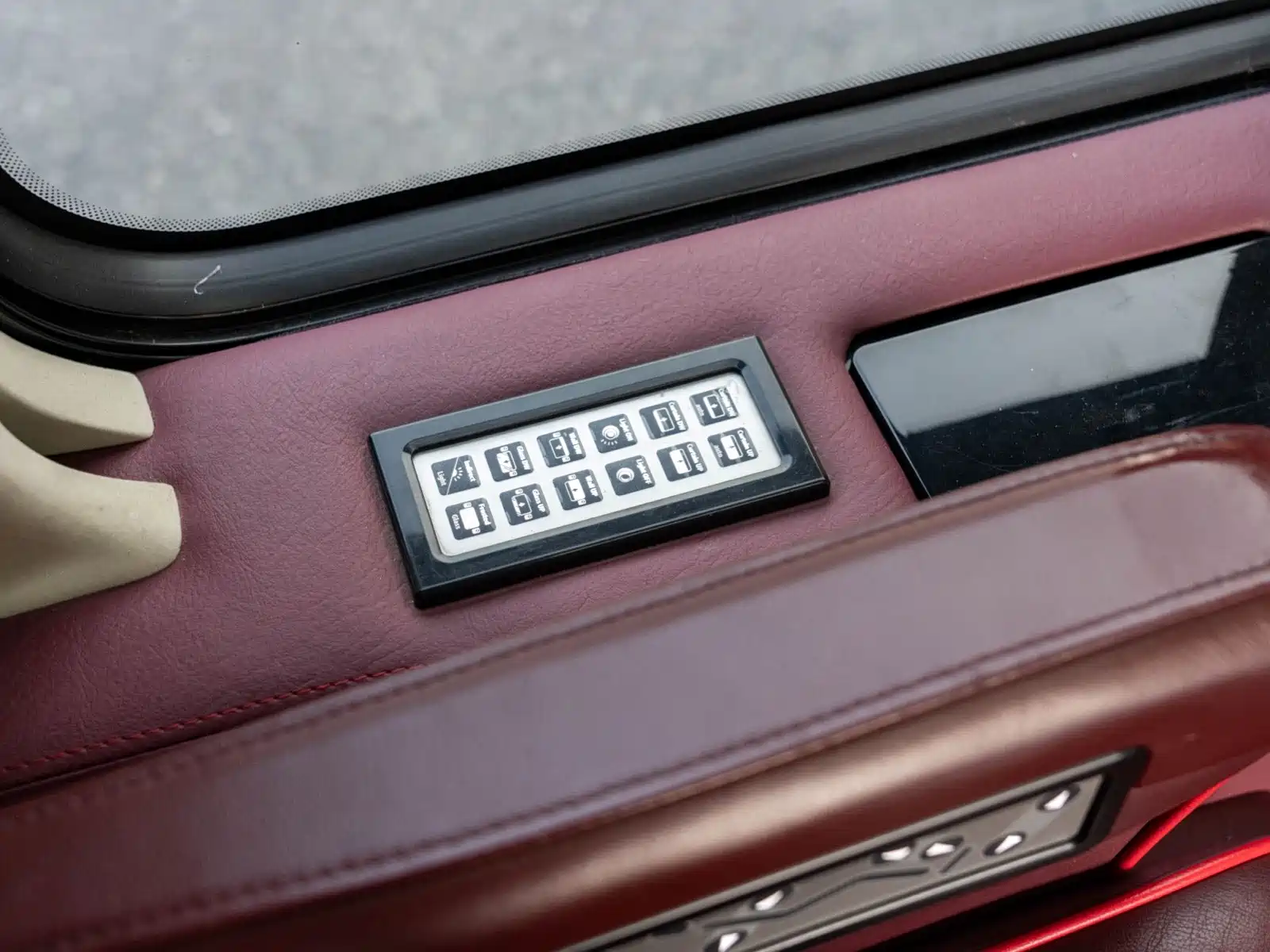 Photo 21 - GMC Savana