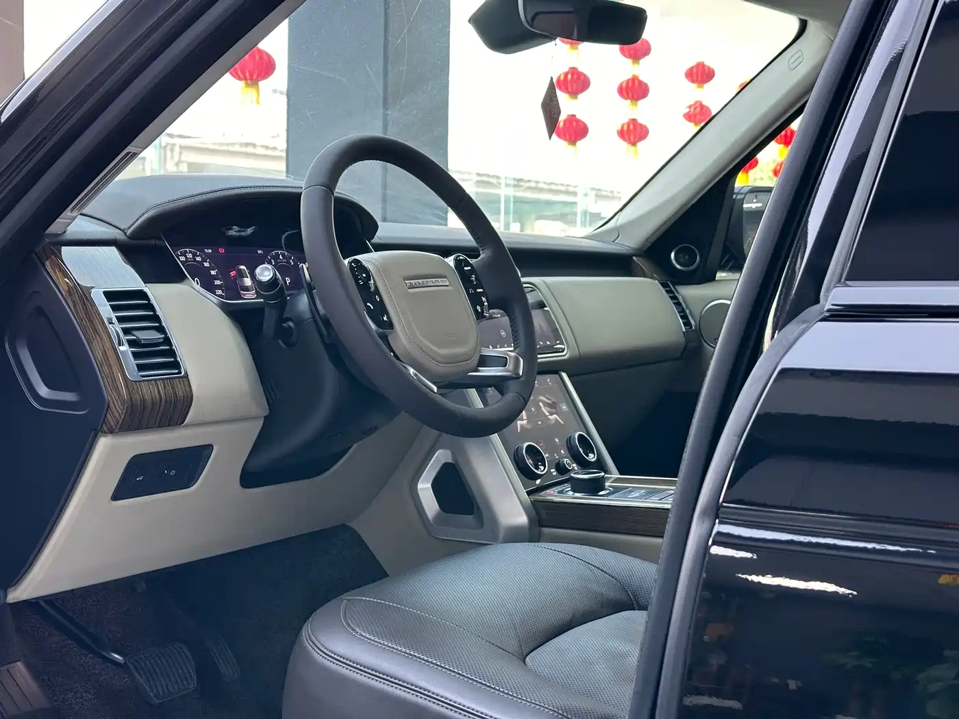 Land Rover Range Rover 2018 3.0 SC V6 Vogue Heritage Extended Edition фото 4