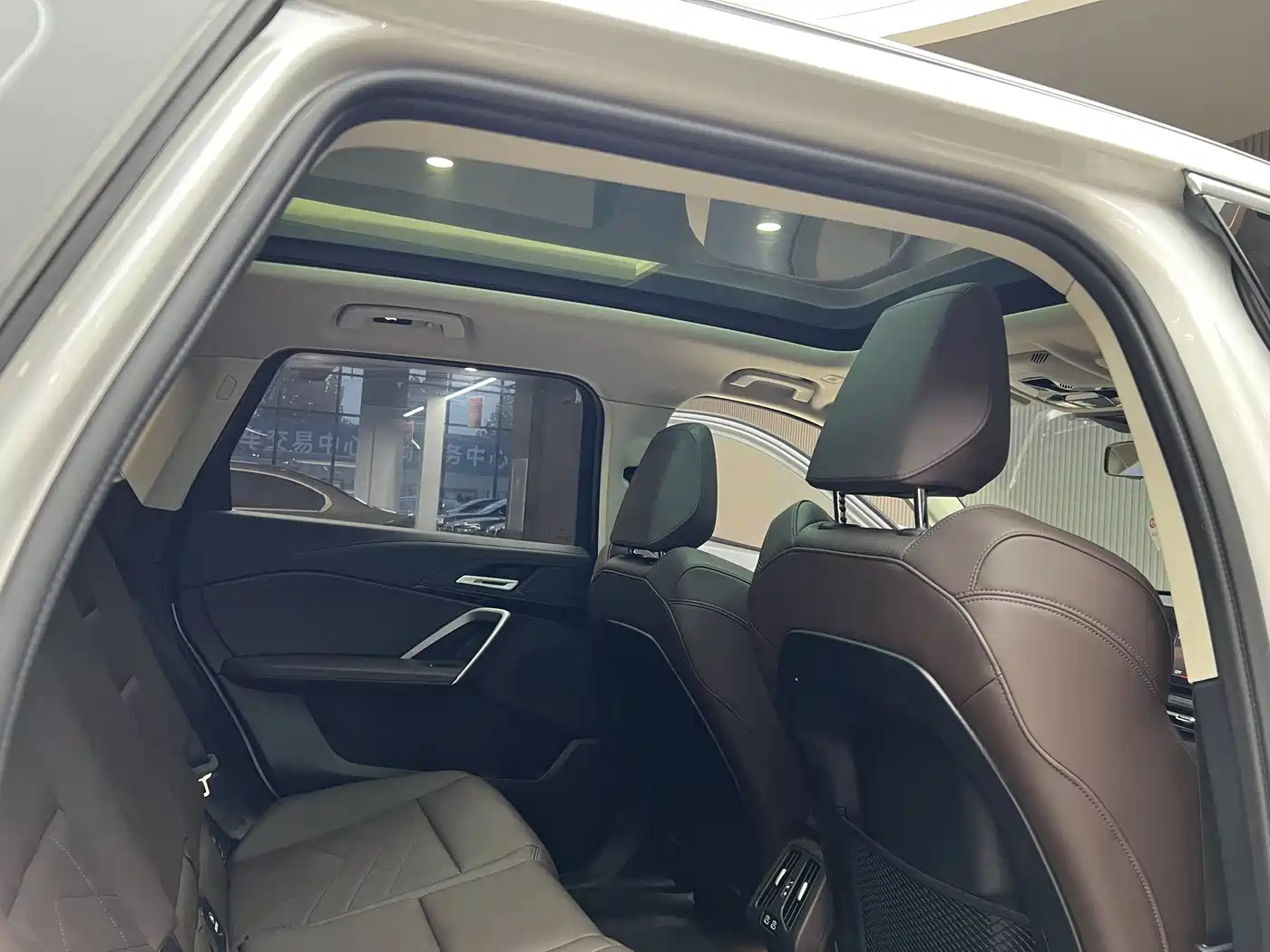 BMW iX1 2023 eDrive25L X Design Package фото 7