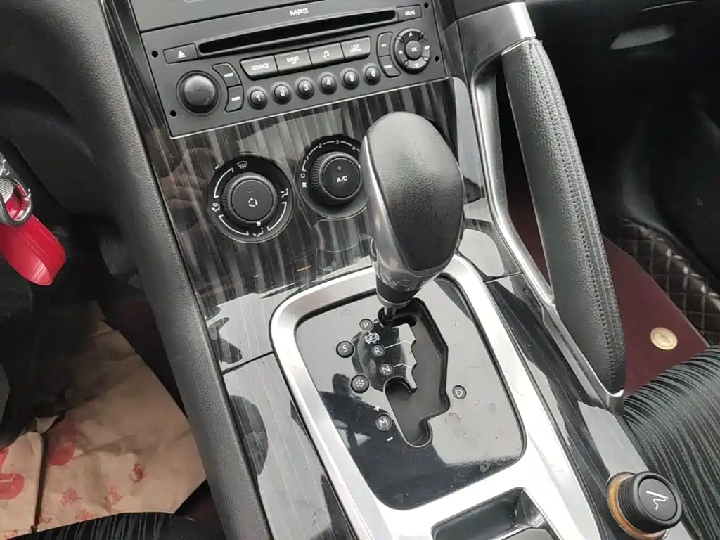 Peugeot 3008 2015 2.0L Automatic Classic Edition фото 14