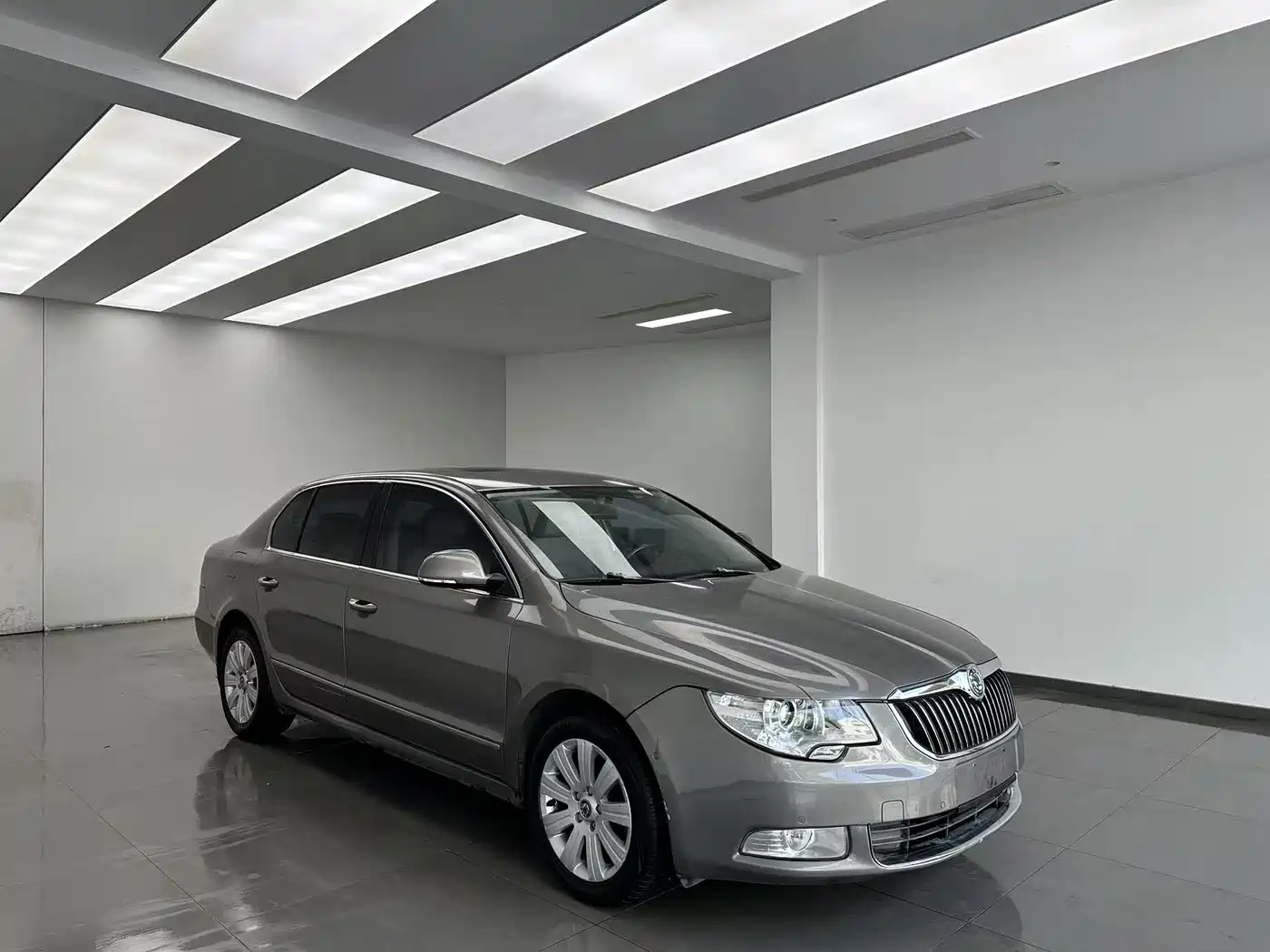 Škoda Superb 2012 1.8TSI Automatic Elegance Edition фото 3
