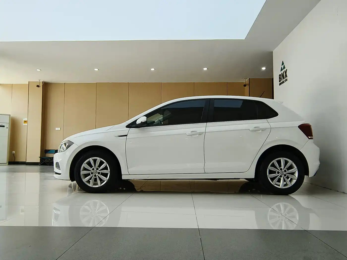 Volkswagen Polo 2019 Plus 1.5L Automatic Colorful Tech Edition фото 4