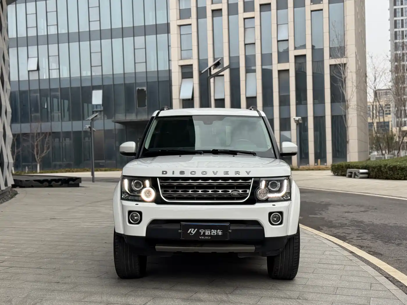 Land Rover Discovery 2016 3.0 SC V6 HSE фото 2