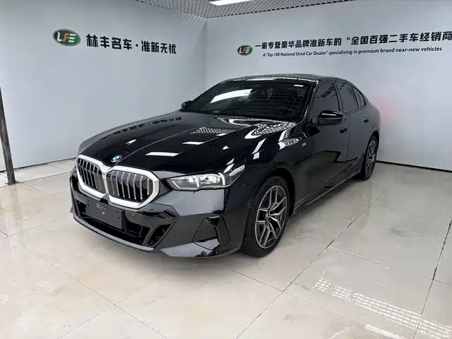 BMW 5 Series (Import) 2024 530i Leading Model M Sport Package — фото 1