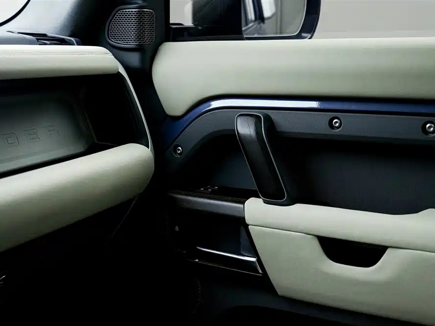 Land Rover Defender 2020 Model 110 P400 SE фото 21