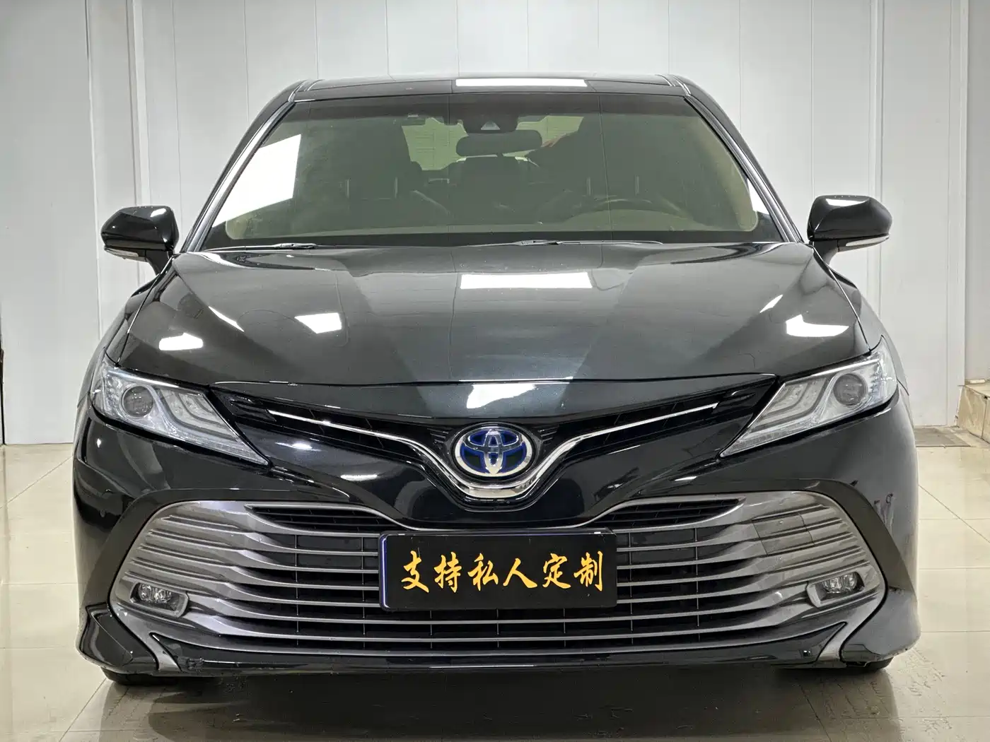 Toyota Camry 2018 Hybrid 2.5HG Luxury Edition фото 2