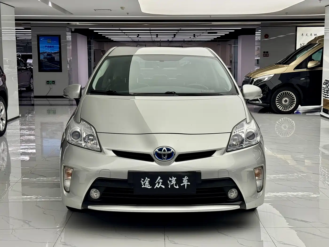 Toyota Prius 2012 1.8L Luxury фото 2