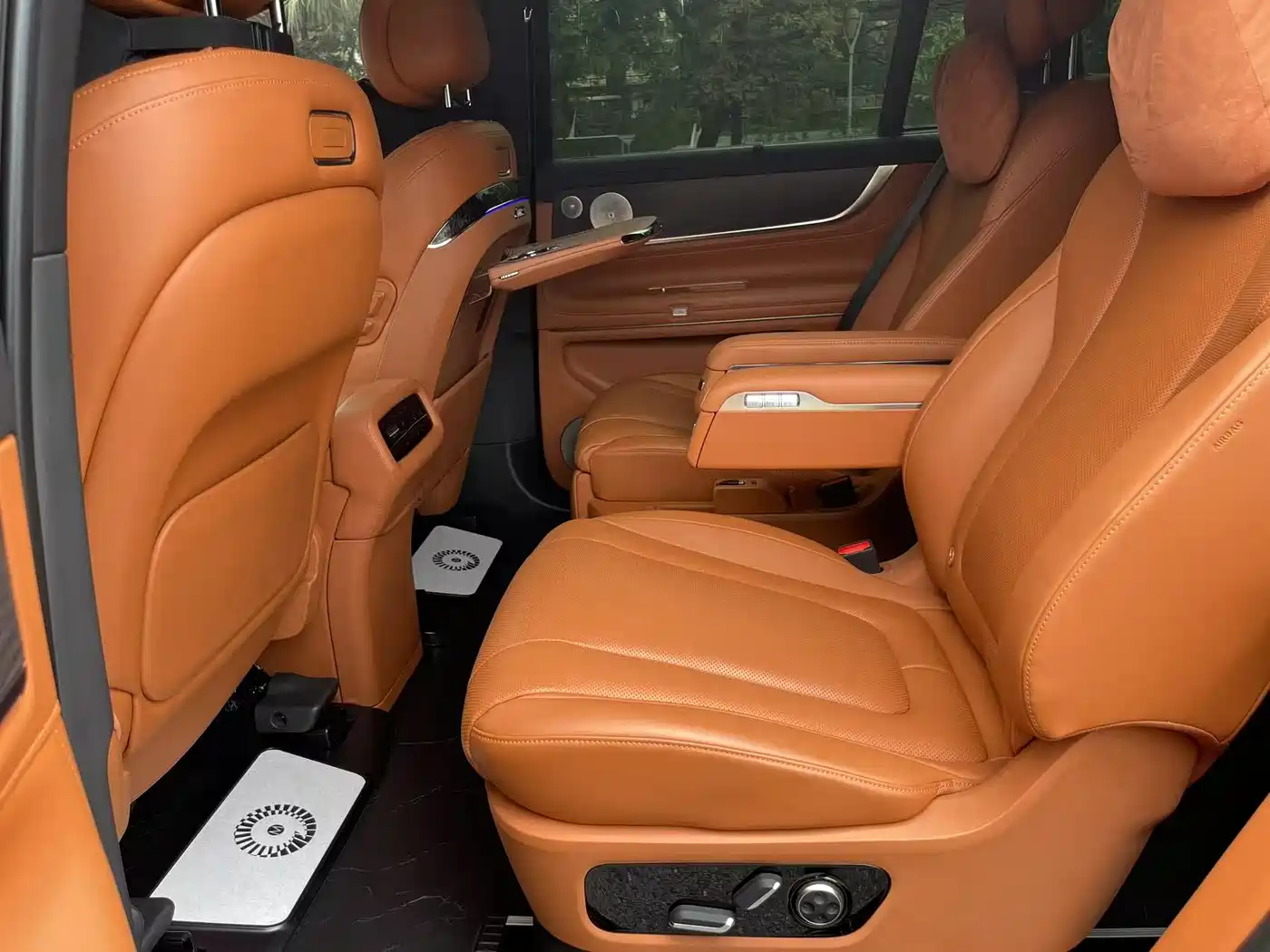AITO Wenjie AITO M9 2024 Extended Range Ultra 42kWh 6-Seater фото 11
