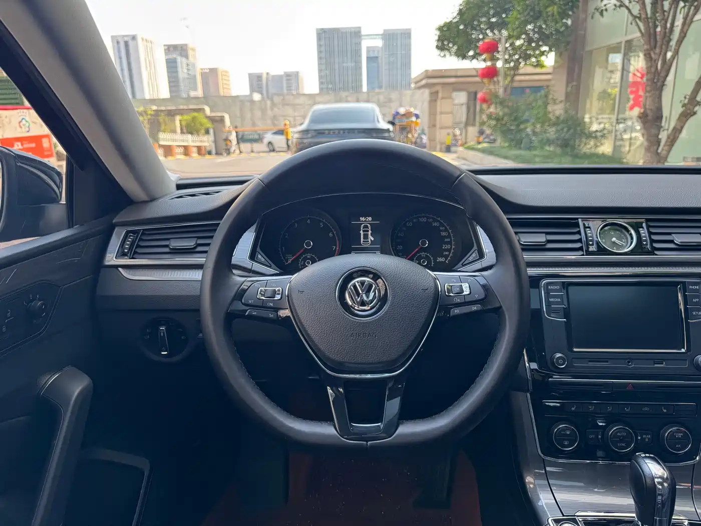 Volkswagen Passat 2017 330TSI DSG Prestige фото 24
