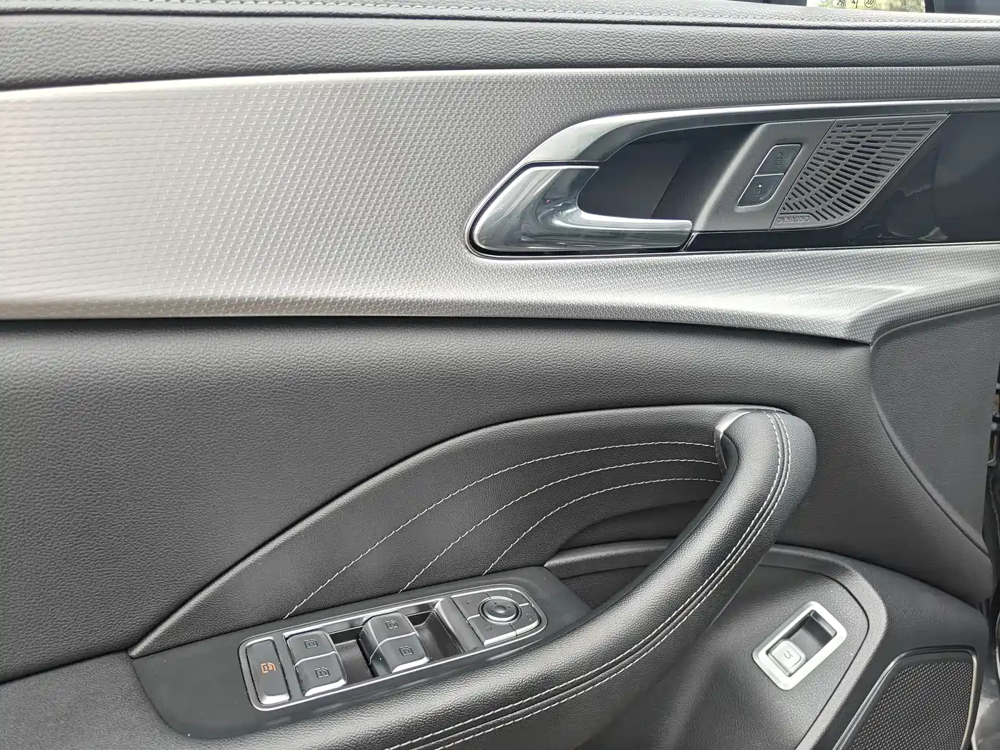 Hongqi H5 2024 2.0T Automatic Smart Connect Flag Smooth Edition фото 15