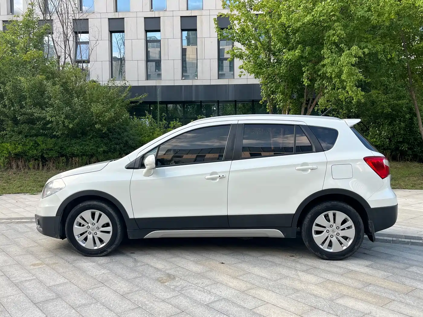 Suzuki SX4 S-Cross 2017 2015 1.6L CVT 2WD Elite