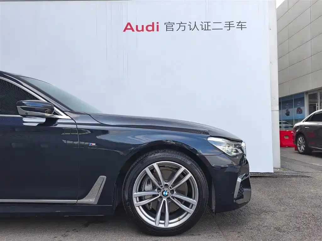 BMW 7 Series 2016 740Li Leading Edition фото 23