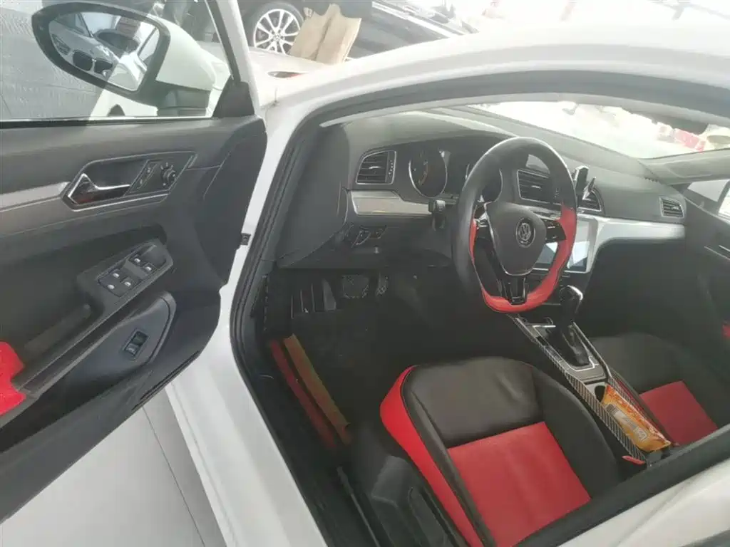 Volkswagen Lamando 2017 230TSI DSG Trend Edition фото 16