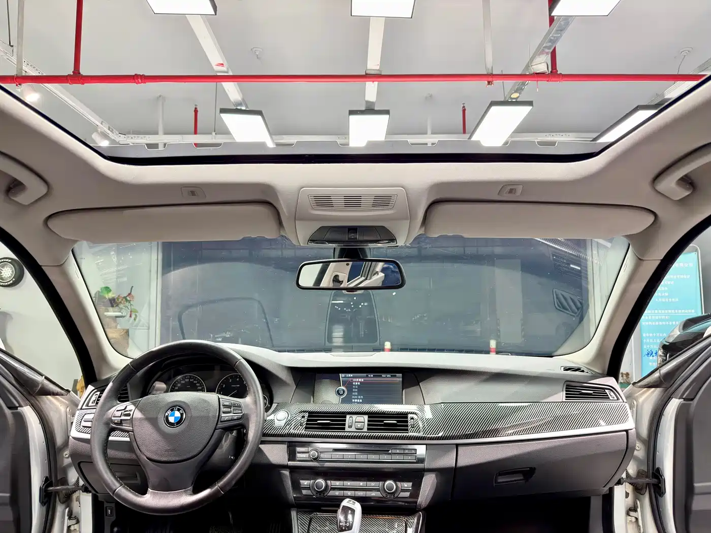 BMW 5 Series 2011 528Li Luxury фото 14