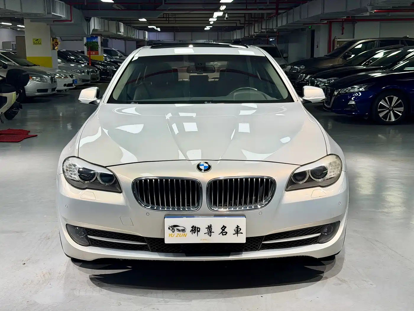 BMW 5 Series 2011 528Li Luxury фото 2