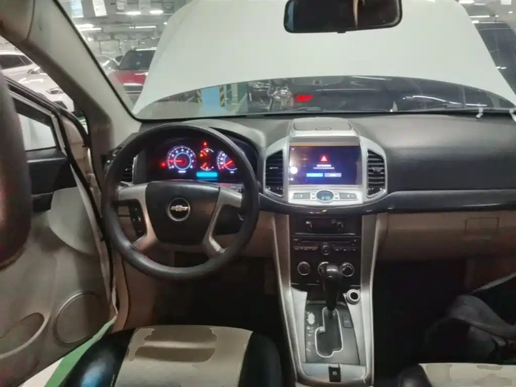 Chevrolet Captiva 2014 2.4L 2WD Urban 5-seater фото 11