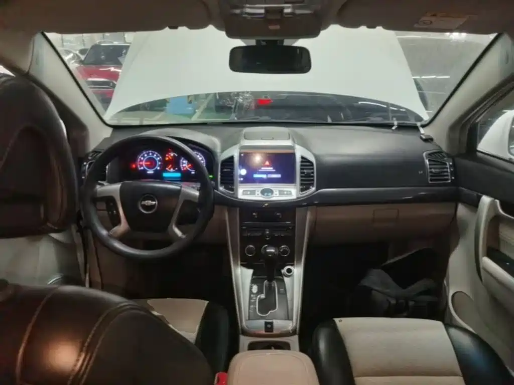 Chevrolet Captiva 2014 2.4L 2WD Urban 5-seater фото 10