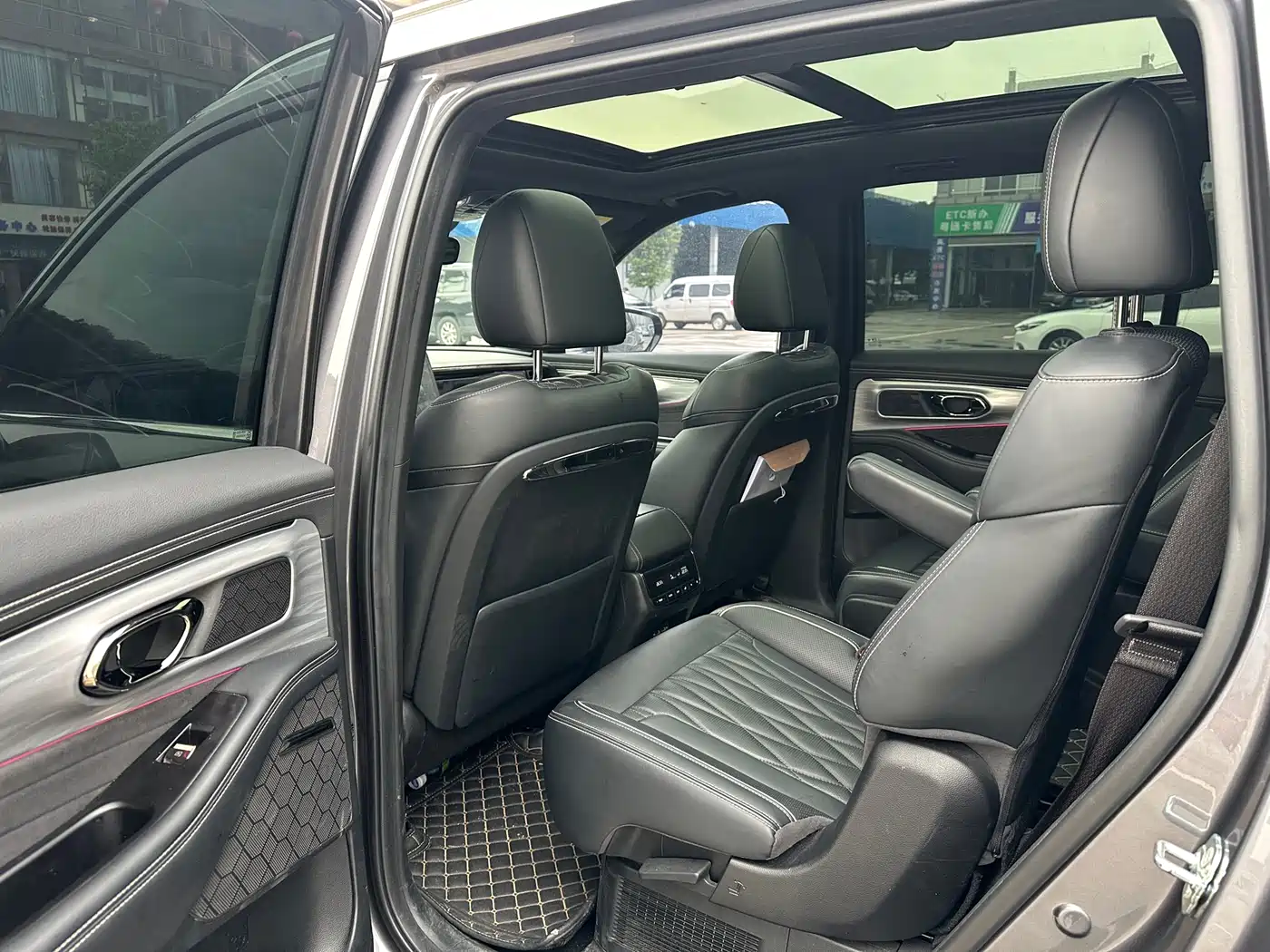GAC Trumpchi Trumpchi GS8 2022 Dual Engine Series 2.0TM 2WD Premium Edition (6-Seater) фото 17