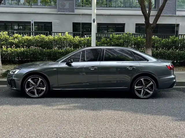Audi A4L 2025 2 Million Celebration Edition 40 TFSI Luxury Dynamic — фото 3