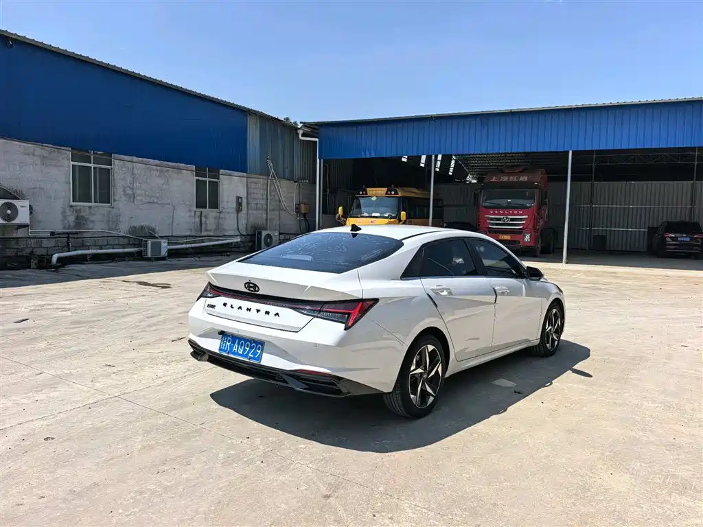 Hyundai Elantra 2021 1.5L CVT GLX Elite Edition фото 4