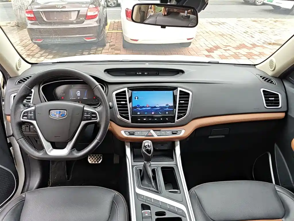 Фото 10 - Geely Emgrand X6