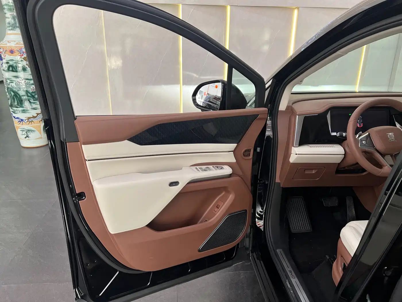 BYD Xia 2025 DM-i 1.5T 180km Surpass Edition фото 28
