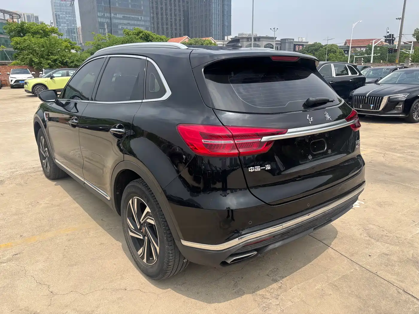 Hongqi HS5 2022 Facelift 2.0T Smart Flag Enjoyment Edition фото 7