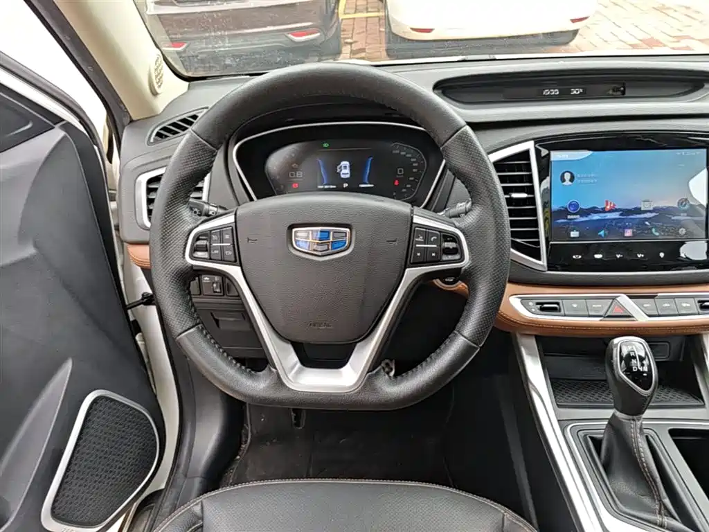 Фото 11 - Geely Emgrand X6