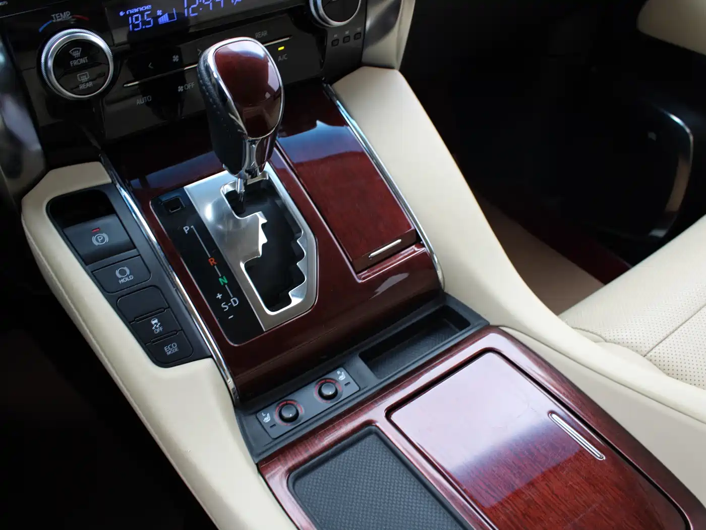 Toyota Alphard 2015 3.5L Luxury Edition фото 25